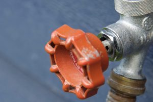 Moderne waterfiltratie systeem met omgekeerde osmose en UV-desinfectie voor bedrijfsvoering